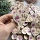 Оригинальные свадебные бутоньерки для гостей, именные бутоньерки на свадьбу, бутоньерки на заказ.