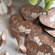 Деревянные свадебные бутоньерки для гостей, именные бутоньерки на свадьбу, оригинальные бутоньерки на заказ.