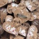 Свадебные бутоньерки из дерева для гостей, именные бутоньерки в розовом цвете, бутоньерки с розовыми цветами.