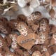 Свадебные бутоньерки из дерева с инициалами молодых, оригинальные деревянные бутоньерки принт: осенние цветы