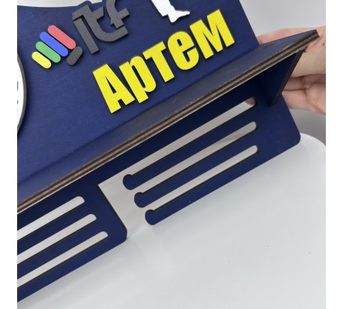 Большая медальница с подставкой для кубков Тхэквондо с логотипом клуба Большая медальница с подставкой для кубков Тхэквондо с логотипом клуба