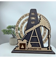 Настольный вечный календарь – оригинальный подарок для работников нефтяной сферы, деревянный календарь.