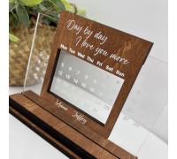 A desk perpetual calendar is an original gift for Valentine's Day or a wedding anniversary.