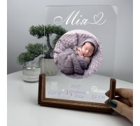 Druck eines Kinderfotos auf Acryl, ein Kinder-Acryl-Poster mit Geburtsurkunde und Namen.