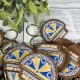 Деревянный брелок с логотипом или названием, брендированные сувенирные брелки из дерева.