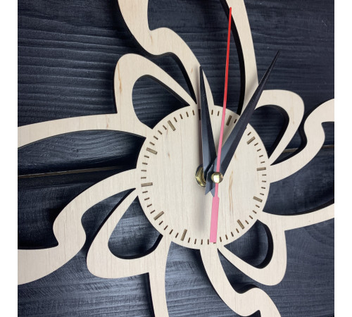 Holzwanduhr "Originalität"