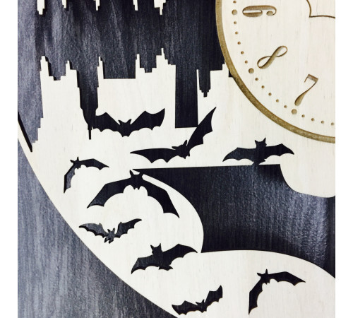 Holzwanduhr "Batman"