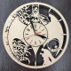 Wanduhr aus Naturholz „Batman-Style“