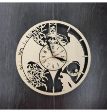 Wanduhr aus Naturholz „Batman-Style“
