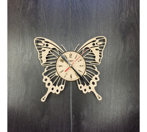 Designer-Wanduhr „Schmetterling“