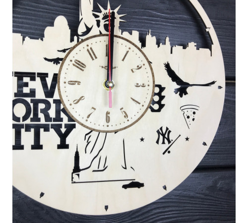 Runde Wanduhr aus Holz "New York. Freiheitsstatue"