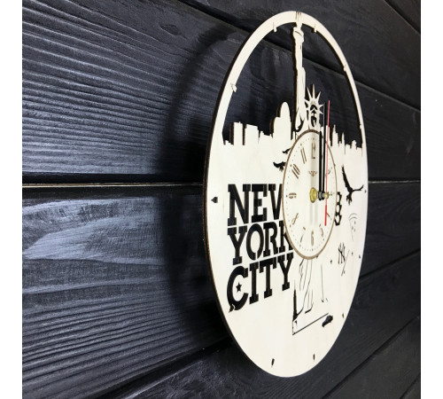 Runde Wanduhr aus Holz "New York. Freiheitsstatue"