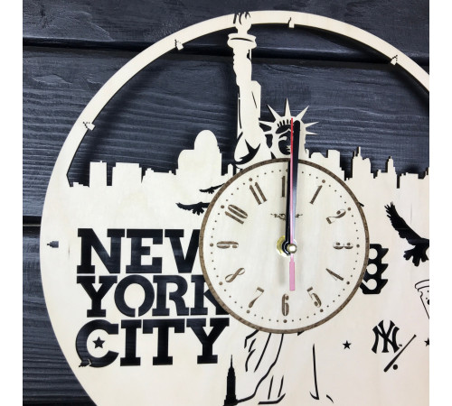 Runde Wanduhr aus Holz "New York. Freiheitsstatue"