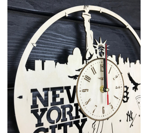 Runde Wanduhr aus Holz "New York. Freiheitsstatue"