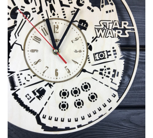 Zegar ścienny Millennium Falcon wykonany z naturalnego drewna
