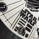 Handgefertigte Star Wars-Uhr aus Holz