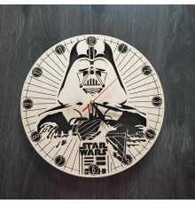 Handgefertigte Star Wars-Uhr aus Holz
