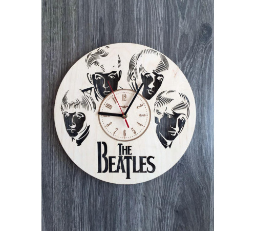Designer-Wanduhr aus Holz „Fab Four“