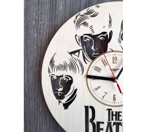 Designer-Wanduhr aus Holz „Fab Four“