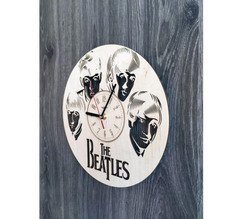 Designer-Wanduhr aus Holz „Fab Four“