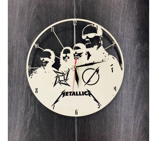 Holzwanduhr "Metallica"