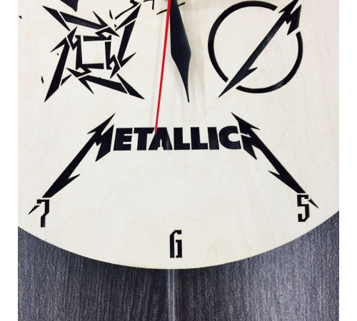 Holzwanduhr "Metallica"