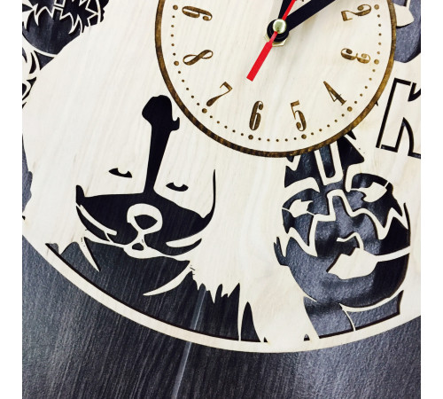 Holzkunst-Wanduhr "KISS"