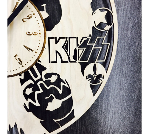 Holzkunst-Wanduhr "KISS"