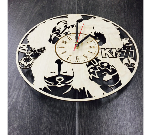 Holzkunst-Wanduhr "KISS"