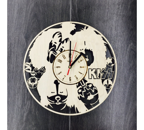 Holzkunst-Wanduhr "KISS"