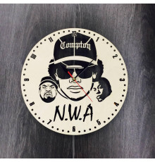 Wanduhr "NW A", Holzzifferblatt.