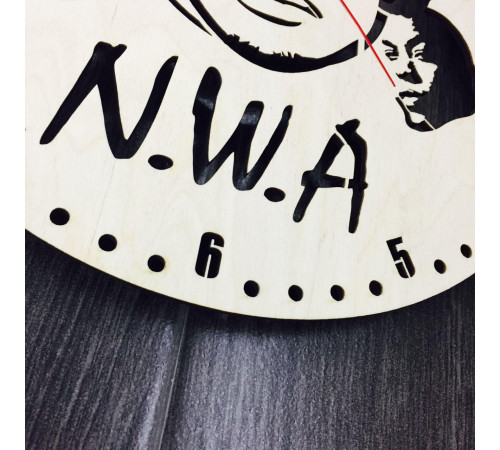 Wanduhr "NW A", Holzzifferblatt.
