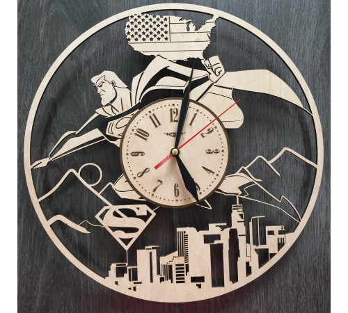 Holzwanduhr "Superman"