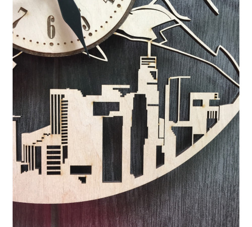 Holzwanduhr "Superman"