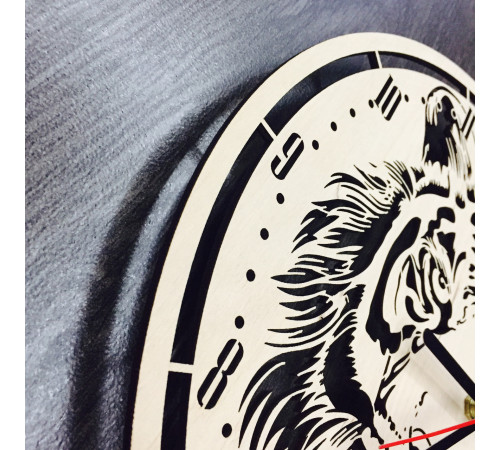 Leise Holzwanduhr "Tiger"