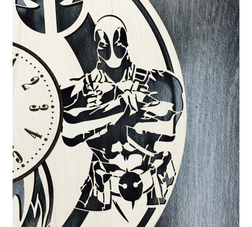 Stylowy młodzieżowy zegar ścienny "Deadpool"