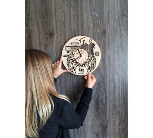 Designerski zegar drewniany "Supernatural"