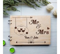 Handgefertigtes Hochzeitsalbum für Wünsche mit persönlicher Gravur.