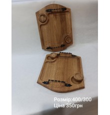 Поднос дубовый с металлическими ручками, 40*30 см, с соусницами.