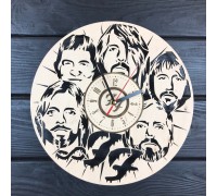Wanduhr aus Holz mit Feuerfliegen-Motiv