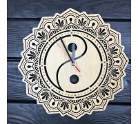 Ausgefallene Holzuhr „Yin Yang“
