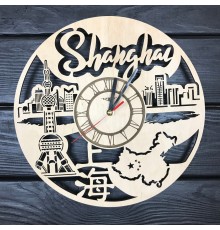 Деревянные настенные часы в интерьере «Шанхай»