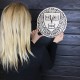 Незвичайні дерев'яні годинники в інтер'єрі «Гарвард»