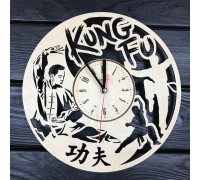 Kung-Fu-Wanduhr aus Holz