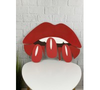 Stylish wall decor in the beauty salon 