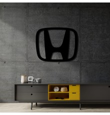 Дерев'яне настінне панно у формі логотипу Honda