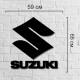 Большие декоративные деревянные значок Suzuki на стене.