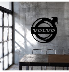 Деревянный интерьер значок Volvo на стене.