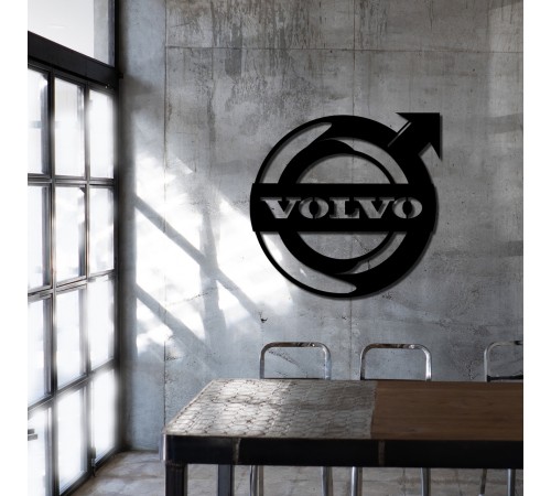 Деревянный интерьер значок Volvo на стене. Деревянный интерьер значок Volvo на стене.