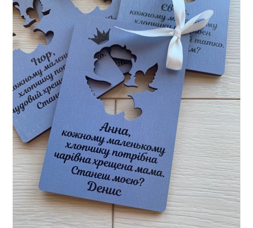 Іменні запрошення на хрестини з дерева з янголятком Іменні запрошення на хрестини з дерева з янголятком